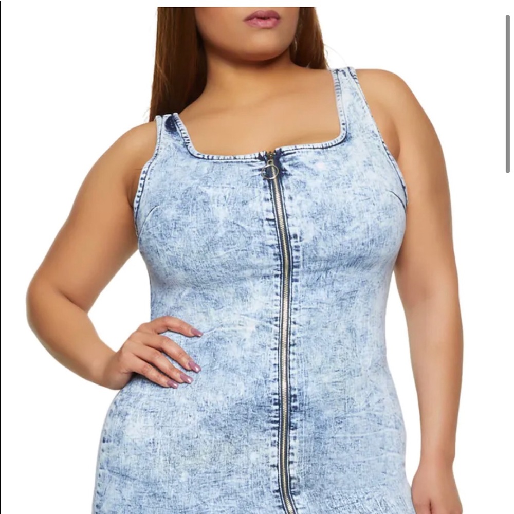 Plus Size Acid Wash Denim Full Zip Front Dress - Light Wash - 1X - Picture 2 of 7